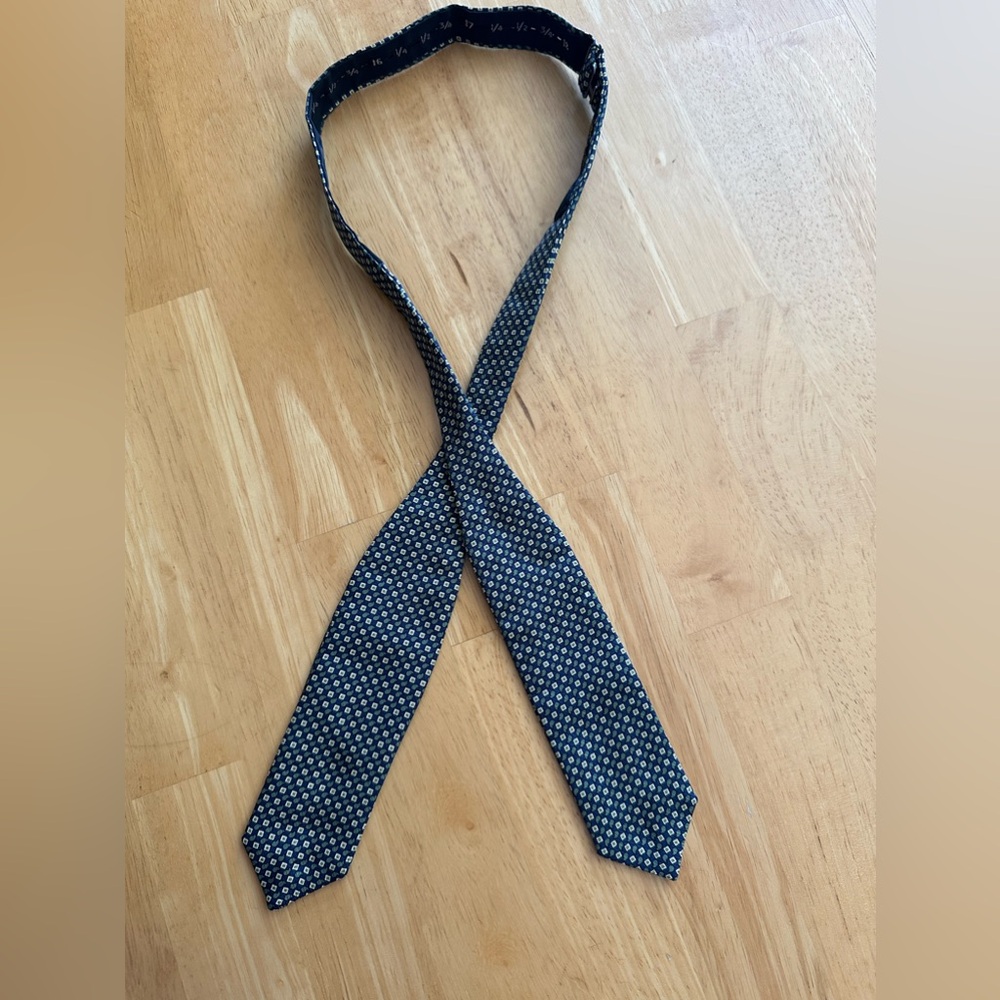Vintage Brooks Brothers silk self tie bow tie. ❣️
